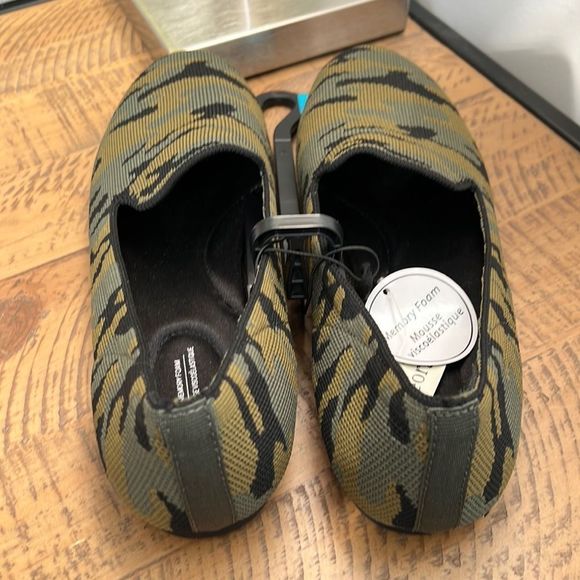 ⭐️3/$30⭐️ George Camouflage Flats - Picture 2 of 6